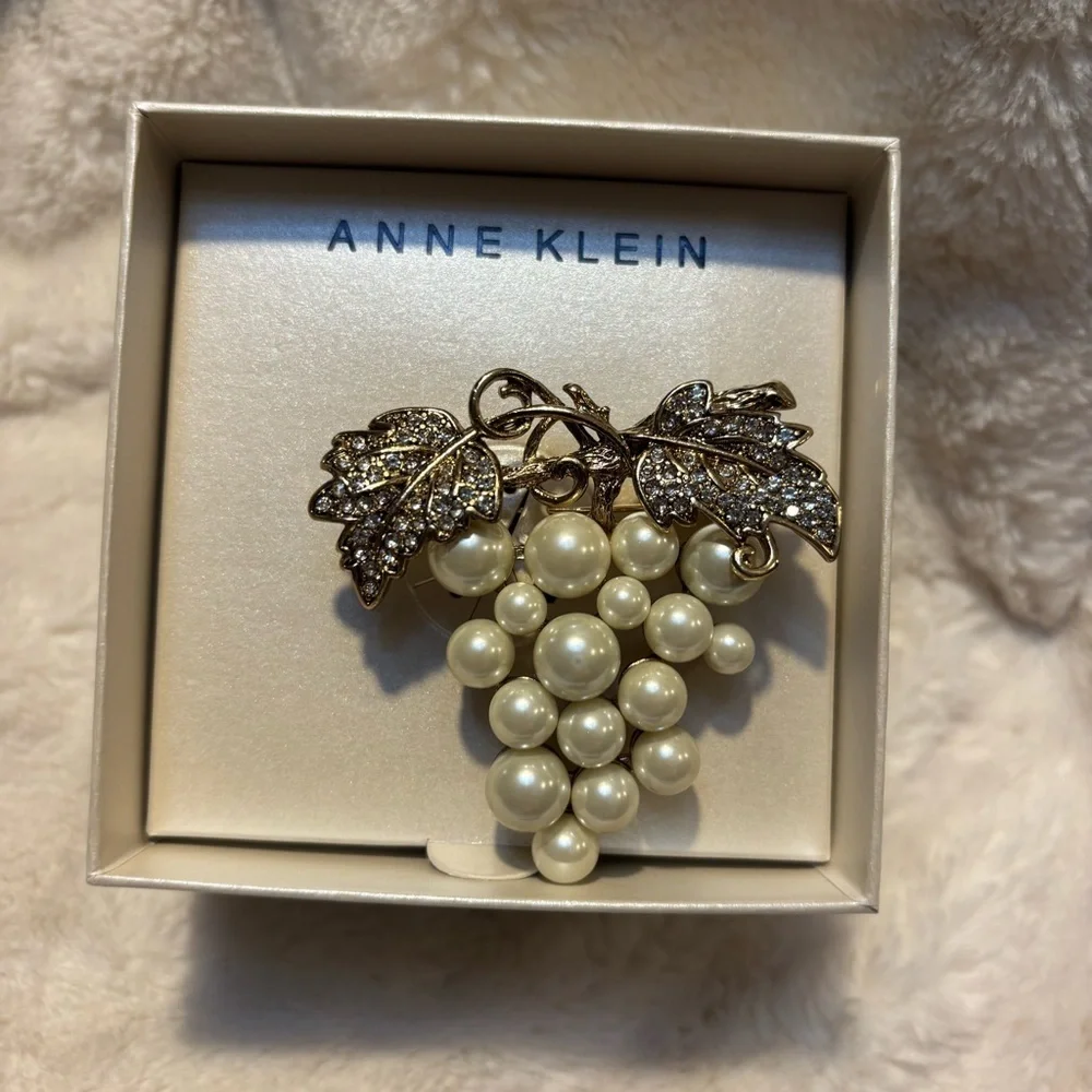 NEW Anne Klein Brooch Gold-tone Crystals Leaves Ivory Pearl Cluster Classic NIB
